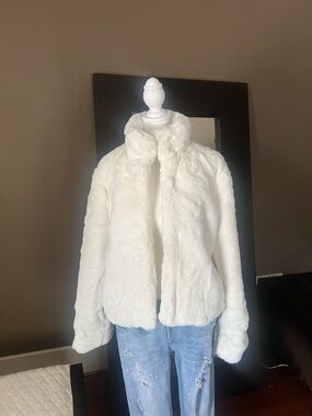 CHIC Women's White Faux Fur Jacket - Plush Stand-Collar Coat